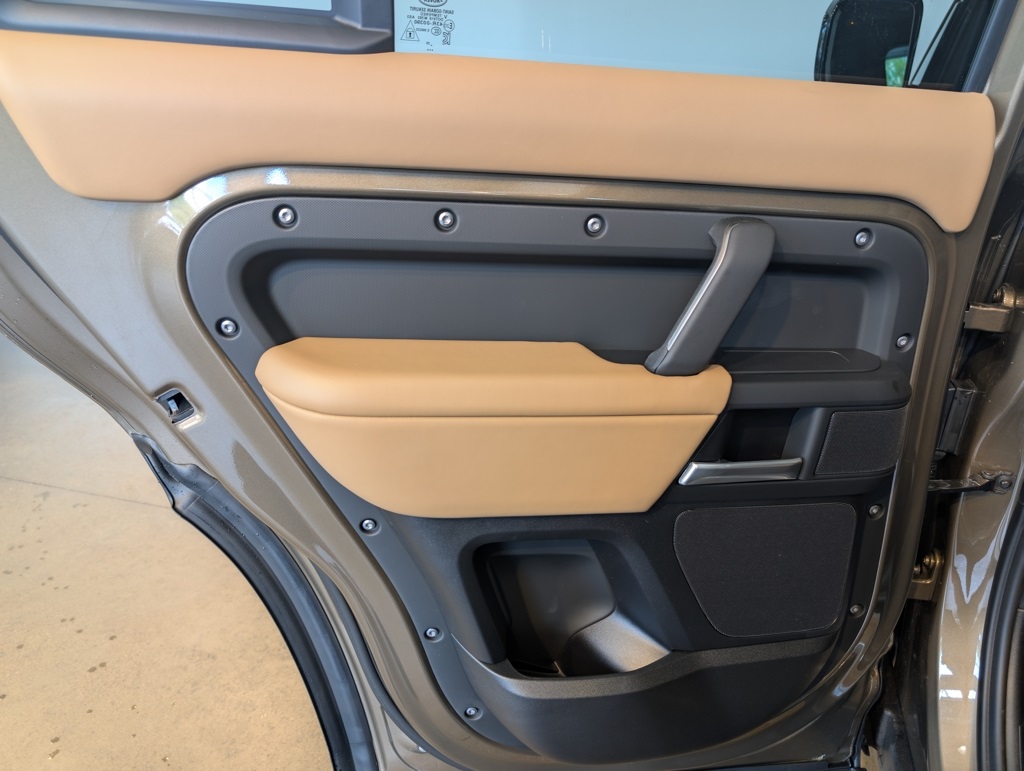 2025 Land Rover Defender 110 S photo 19