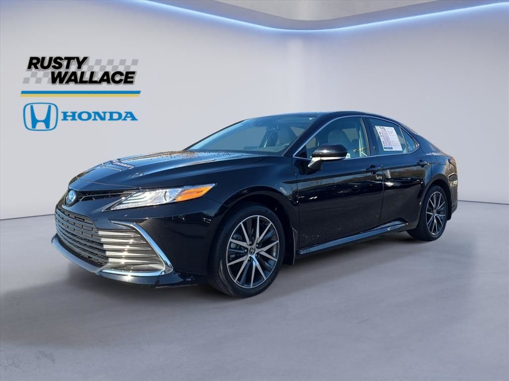 2024 Toyota Camry XLE's photo