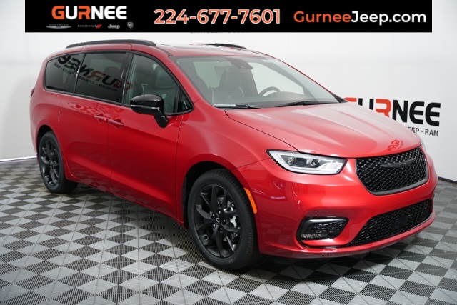 2026 Chrysler Pacifica Limited's photo