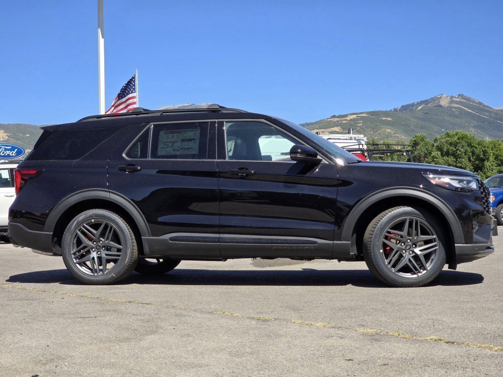 2025 Ford Explorer ST photo 5