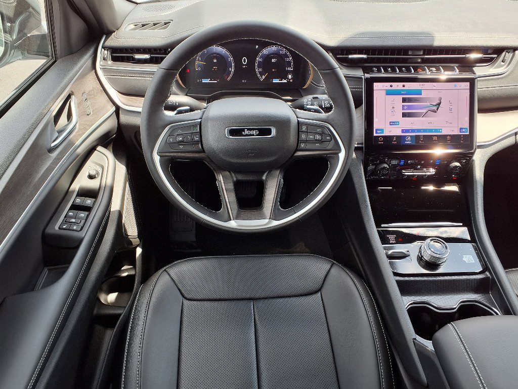 2025 Jeep Grand Cherokee Limited photo 4