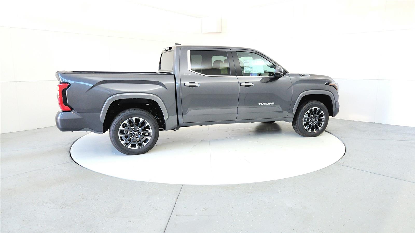 2025 Toyota Tundra Limited CrewMax photo 6