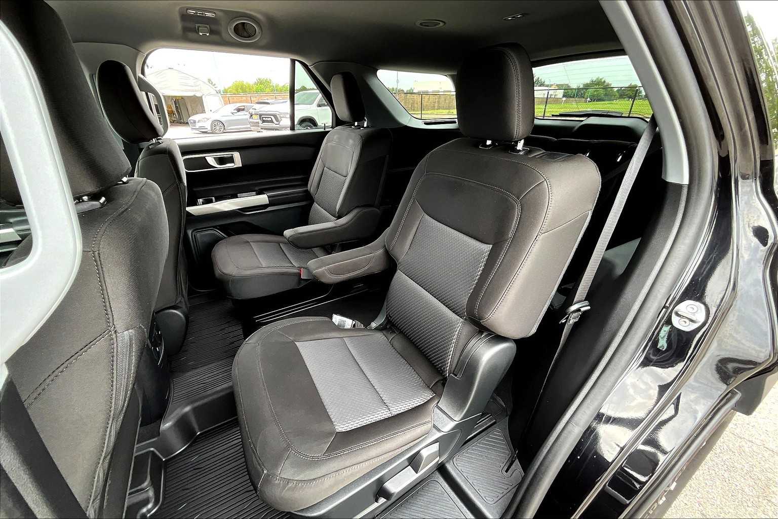 2024 Ford Explorer XLT photo 17