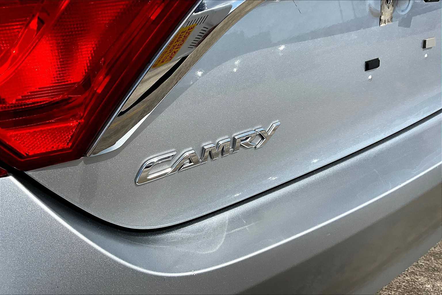 2016 Toyota Camry XLE photo 30
