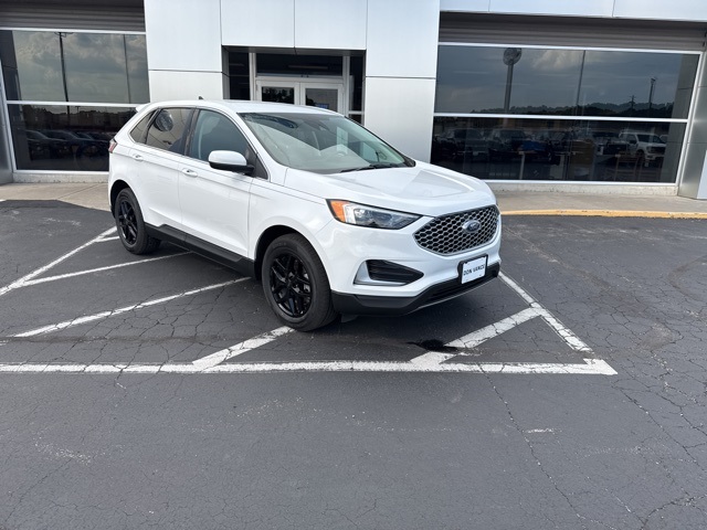 2024 Ford Edge SEL photo 4