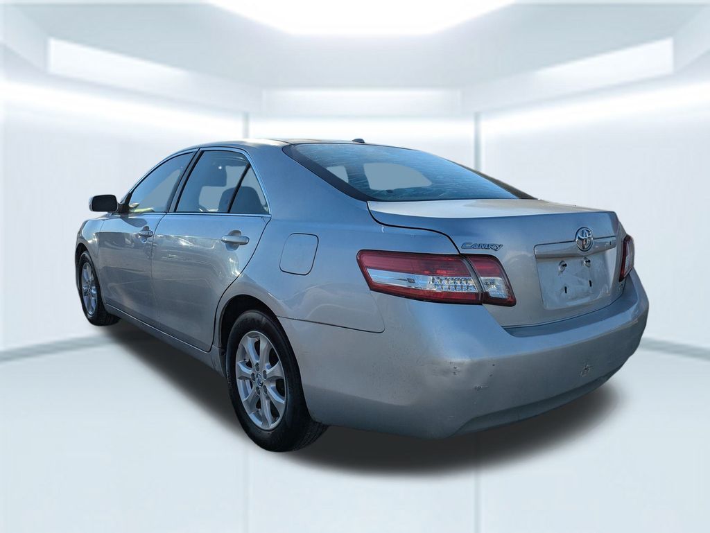 2011 Toyota Camry LE photo 3