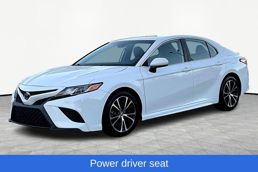 2019 Toyota Camry SE photo 3