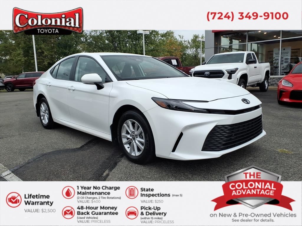 2025 Toyota Camry LE's photo
