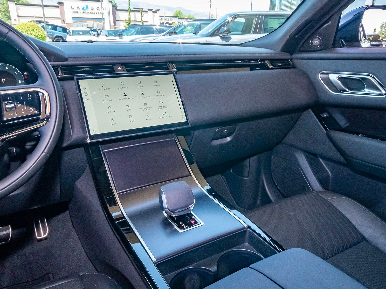 2026 Land Rover Range Rover Velar SE photo 21