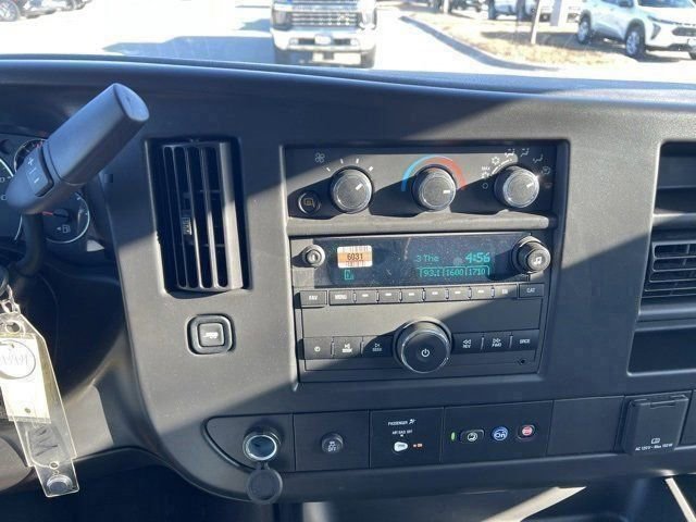 2024 Chevrolet Express Cutaway 3500 photo 25