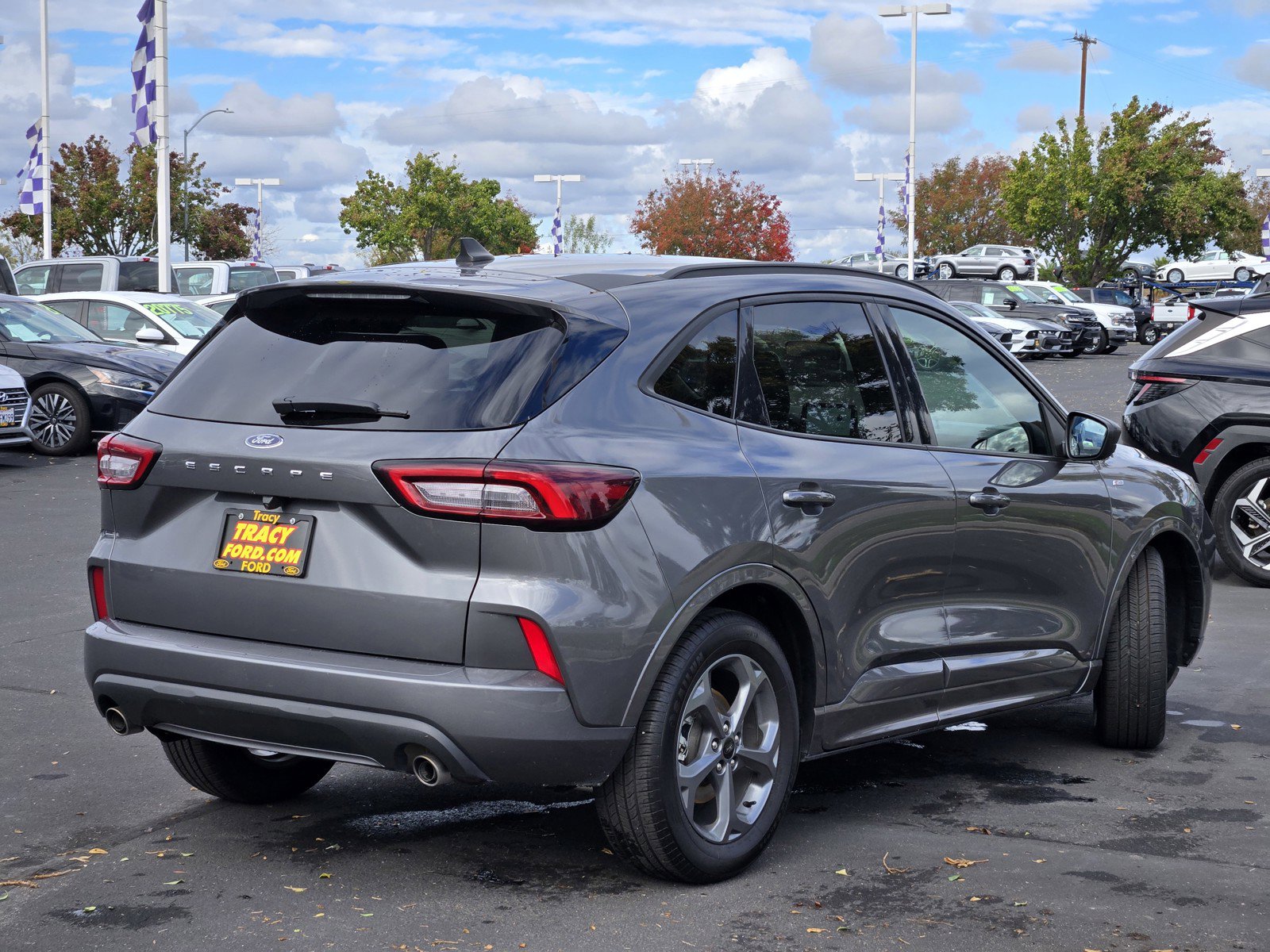 2023 Ford Escape ST-Line photo 4