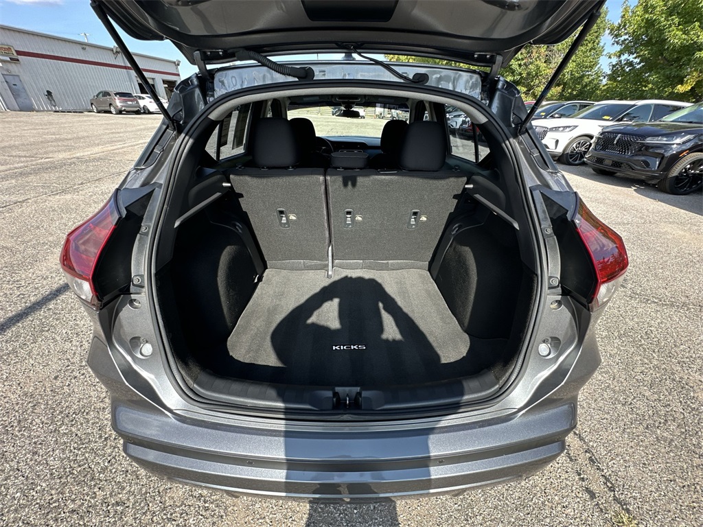 2022 Nissan Kicks S photo 22