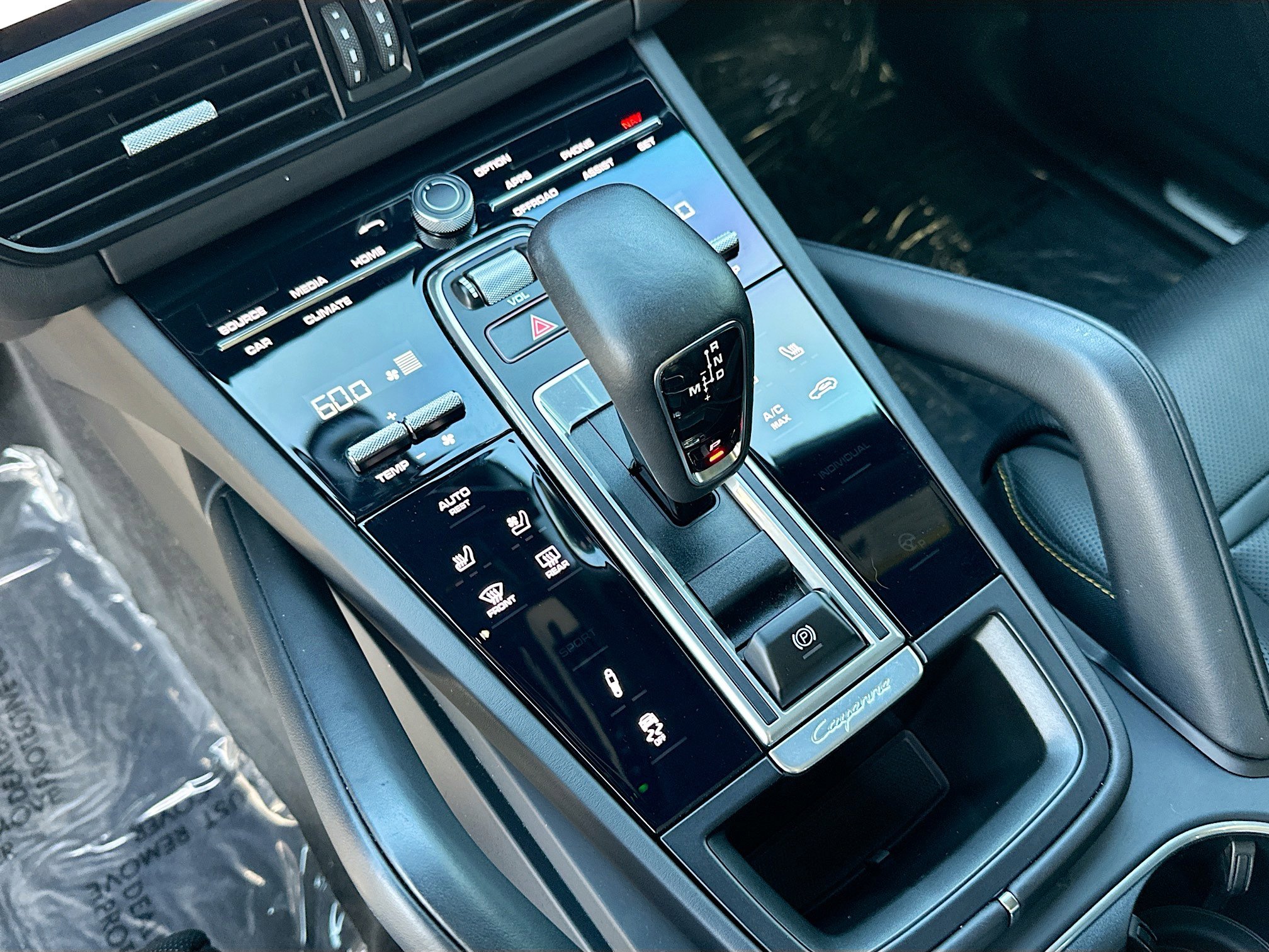2022 Porsche Cayenne Platinum Edition photo 15