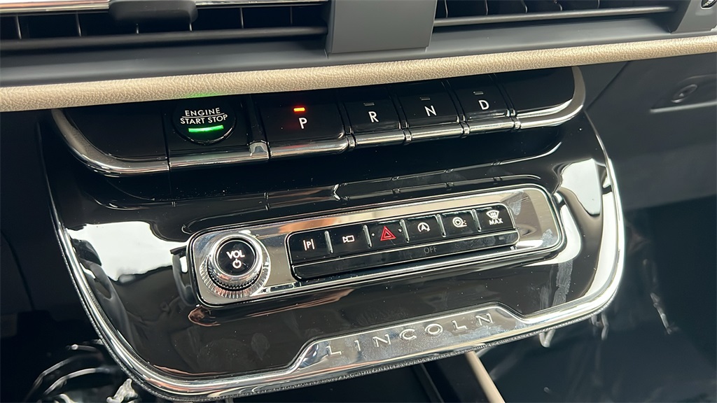 2025 Lincoln Corsair Premiere photo 15