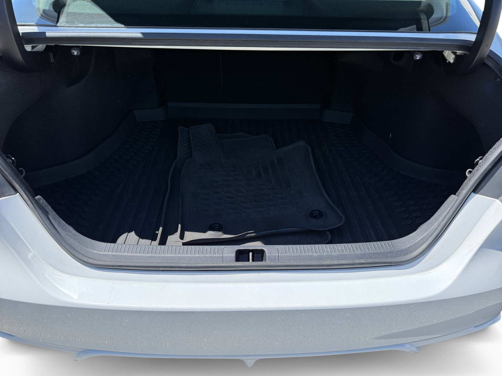 2022 Toyota Camry SE photo 17