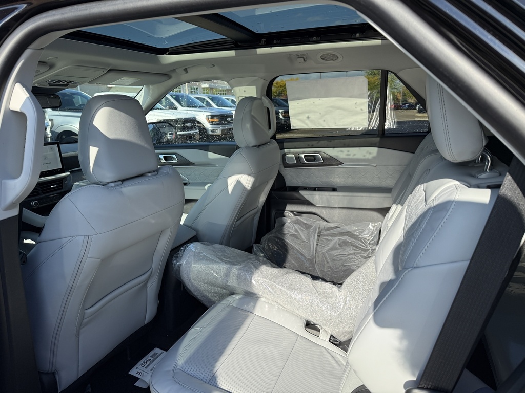 2025 Ford Explorer Platinum photo 3