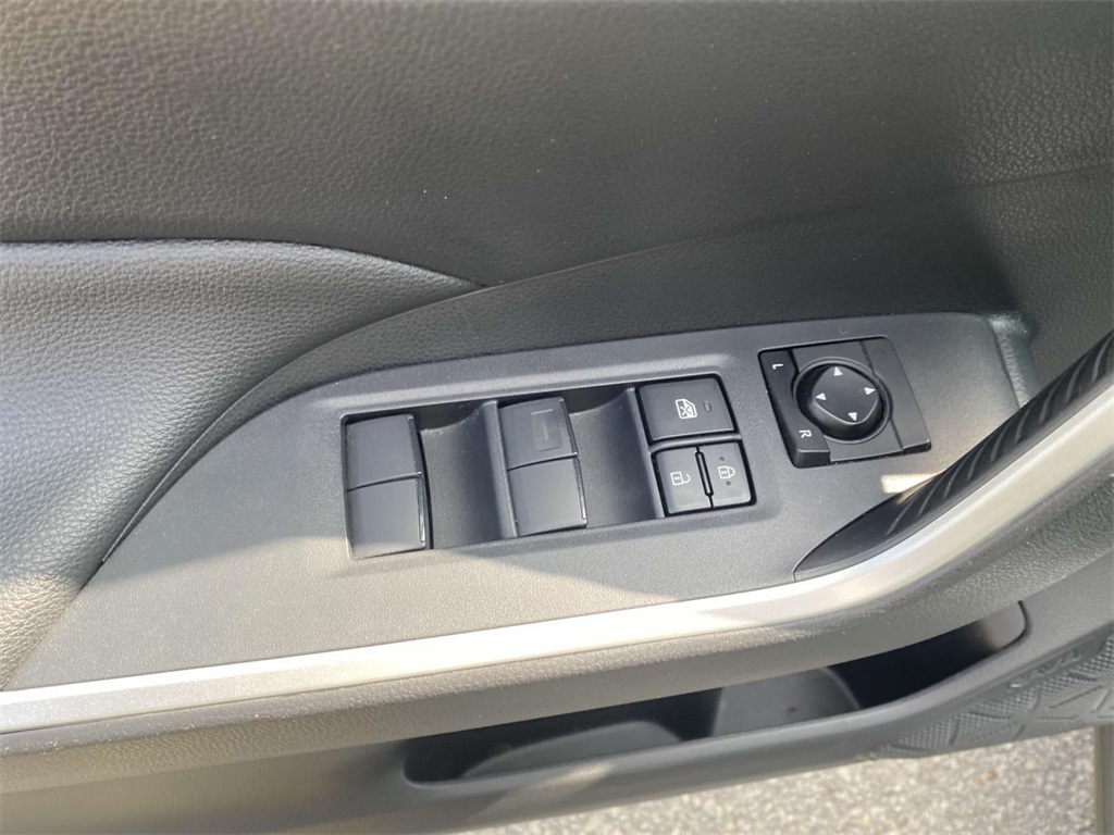 2021 Toyota RAV4 Hybrid XLE photo 14