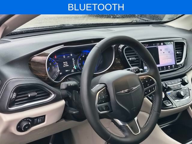 2023 Chrysler Pacifica Limited photo 2