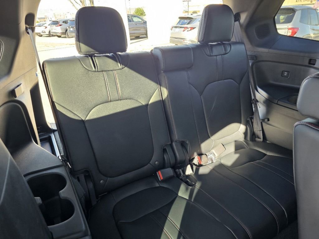 2025 Honda Pilot Black Edition photo 17