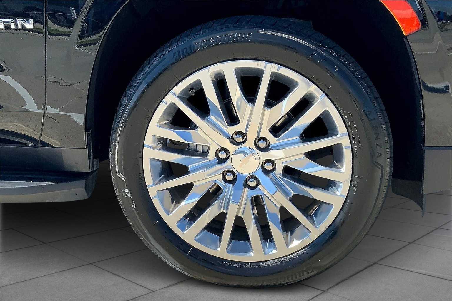 2024 Chevrolet Suburban LT photo 10