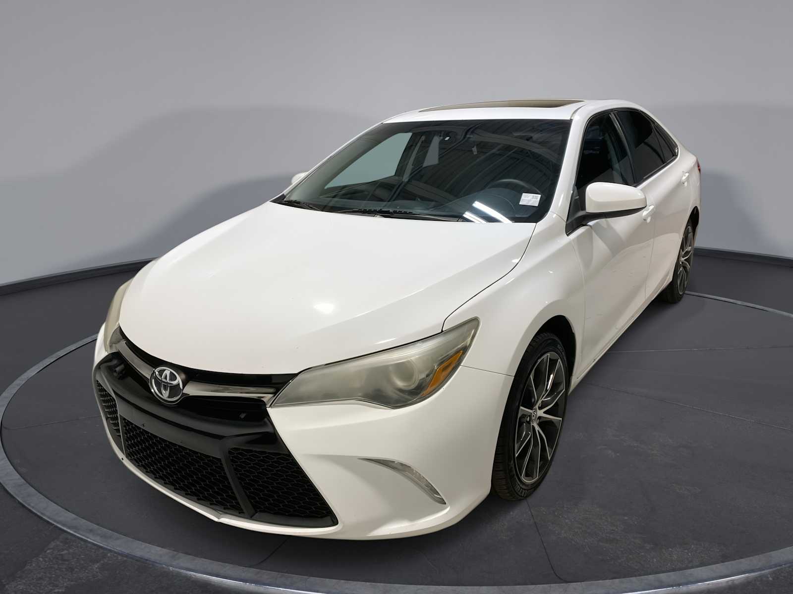 2015 Toyota Camry XSE's photo