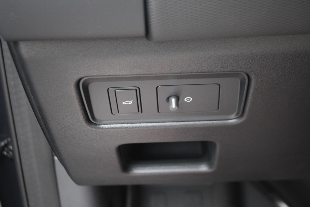 2024 Land Rover Discovery P360 Dynamic SE photo 10