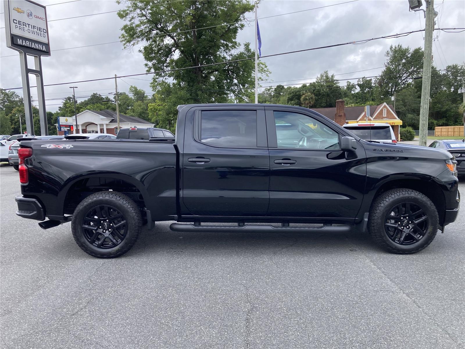 2025 Chevrolet Silverado 1500 Custom photo 4