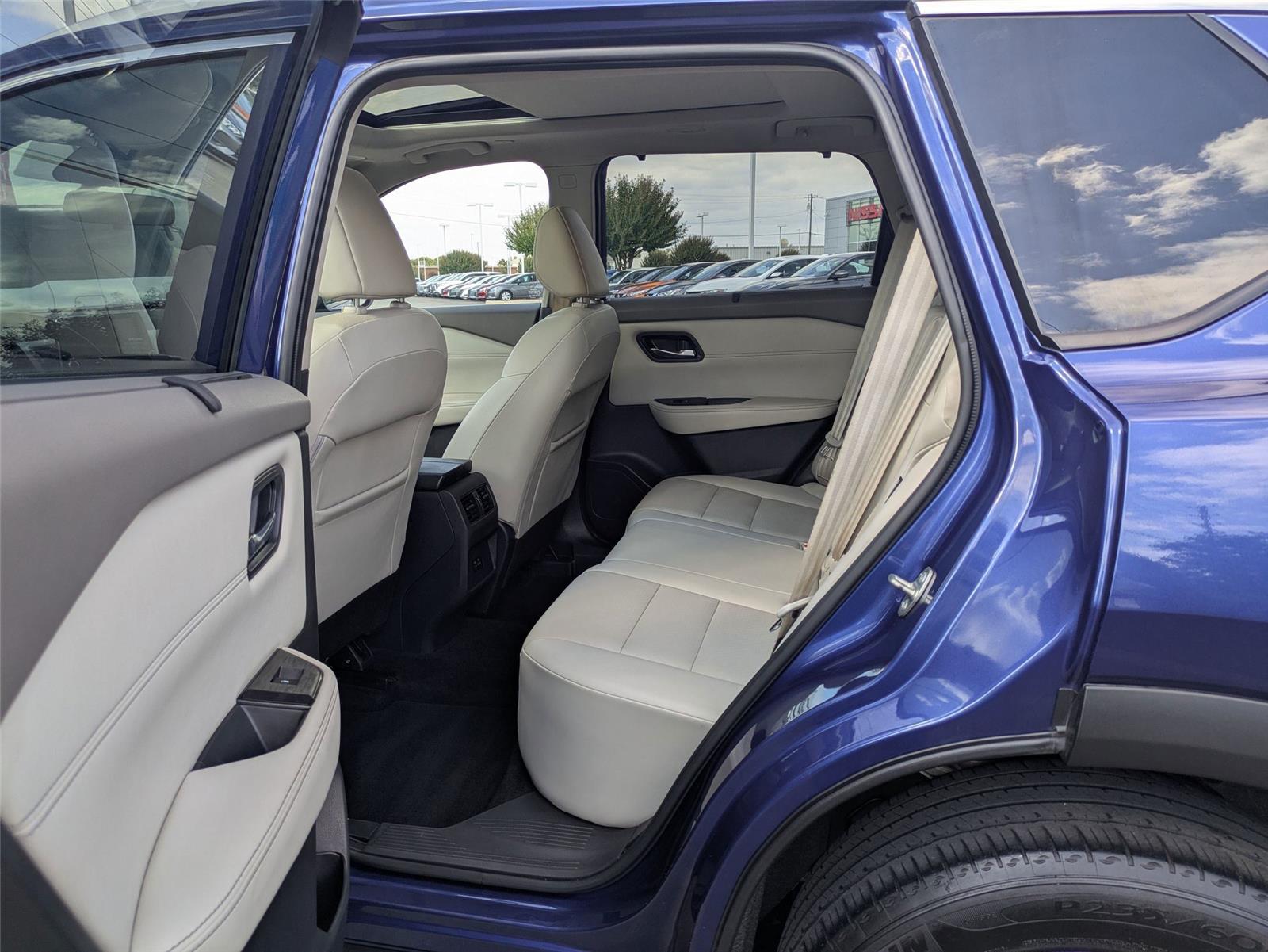 2022 Nissan Rogue SV photo 24