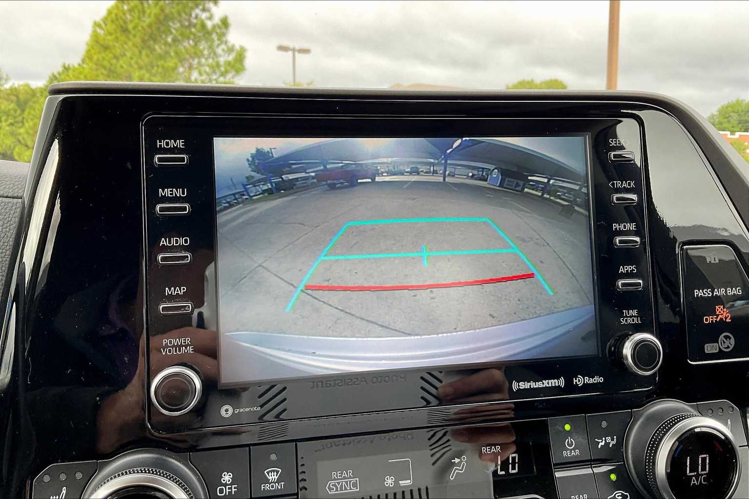 2022 Toyota Highlander XLE photo 23