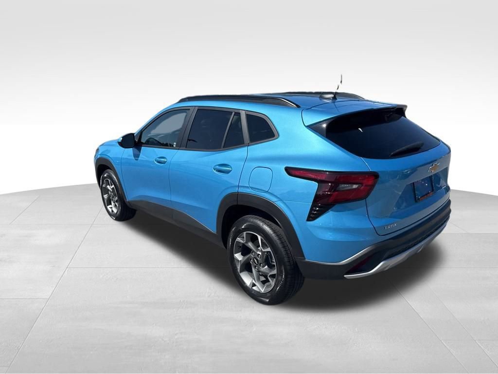 2025 Chevrolet Trax LT photo 3