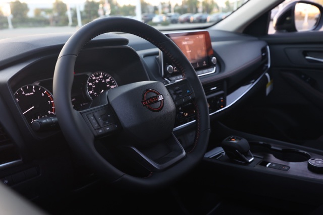 2026 Nissan Rogue SV photo 14