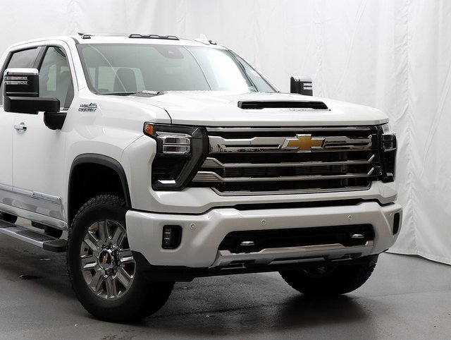 2025 Chevrolet Silverado 2500HD High Country photo 2