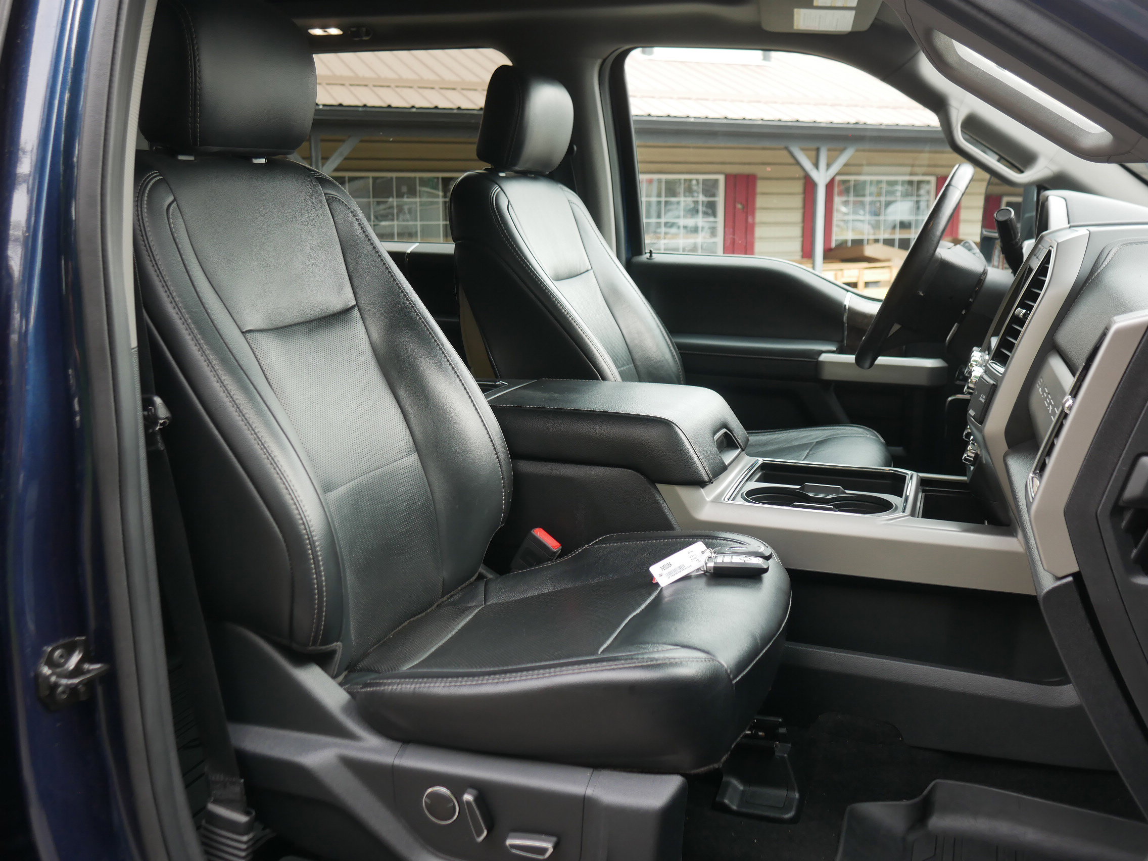 2019 Ford F-350 Lariat photo 25