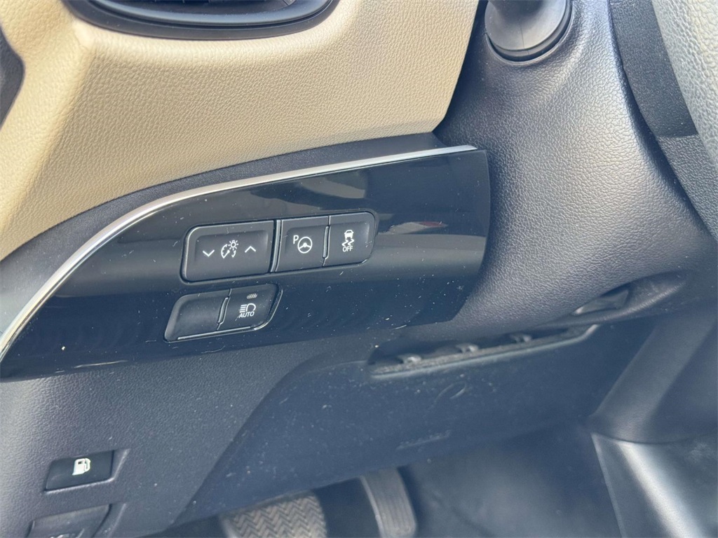 2021 Toyota Prius LE photo 28