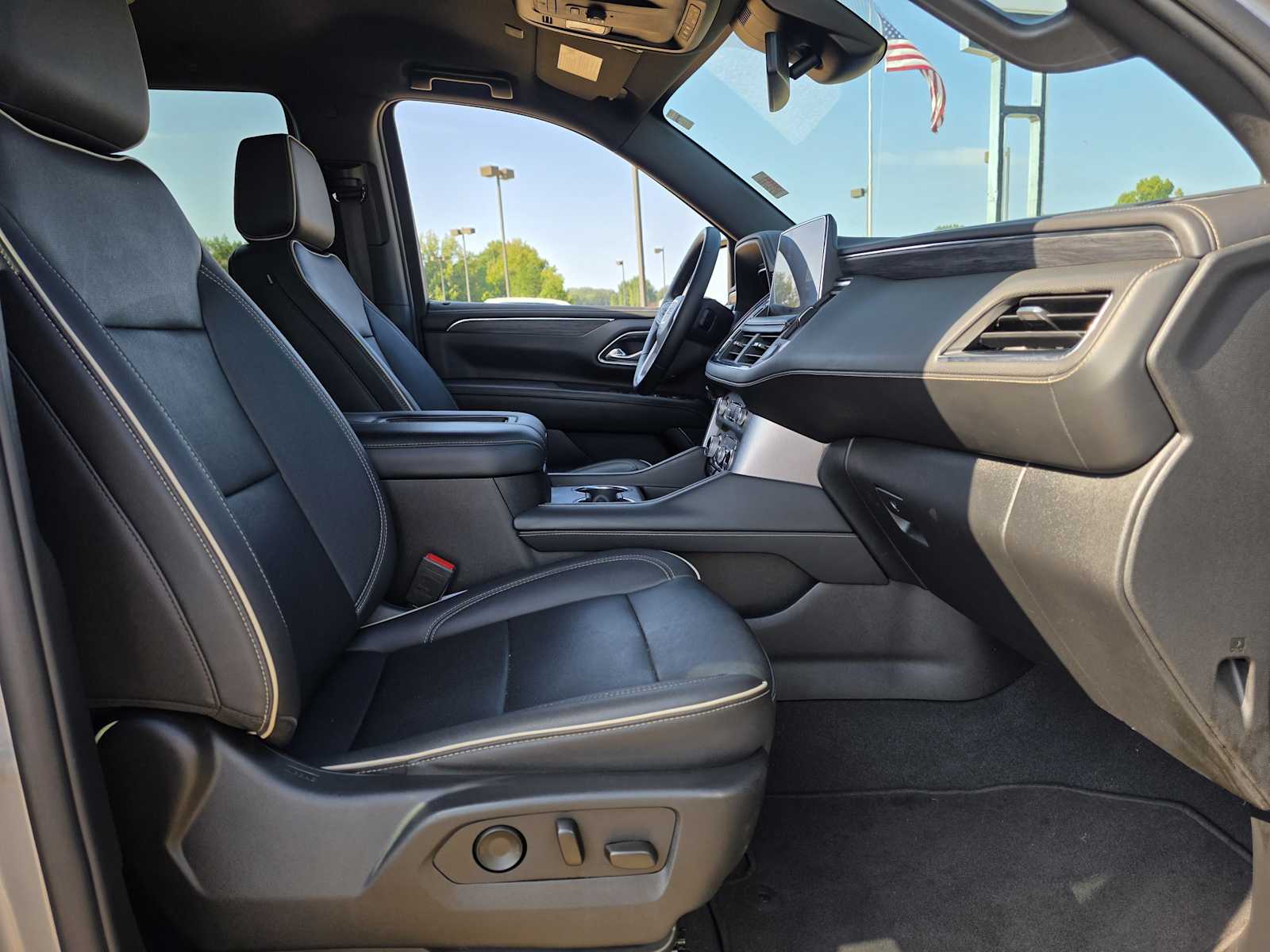 2023 Gmc Yukon SLT photo 28