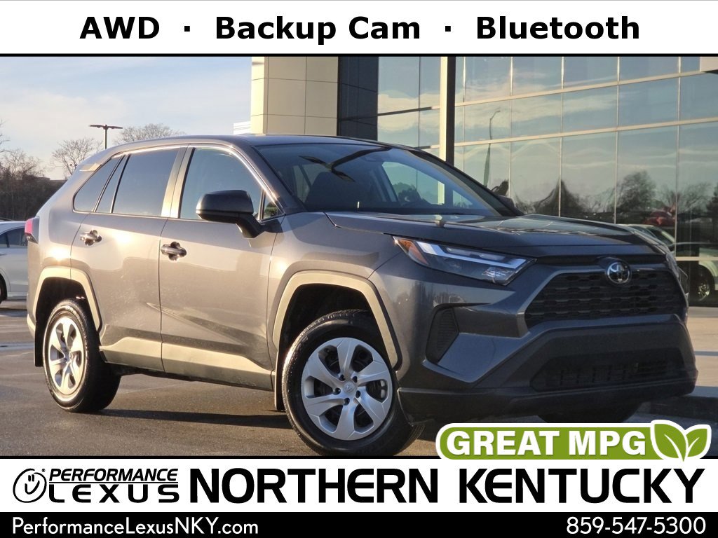 2023 Toyota RAV4 LE's photo