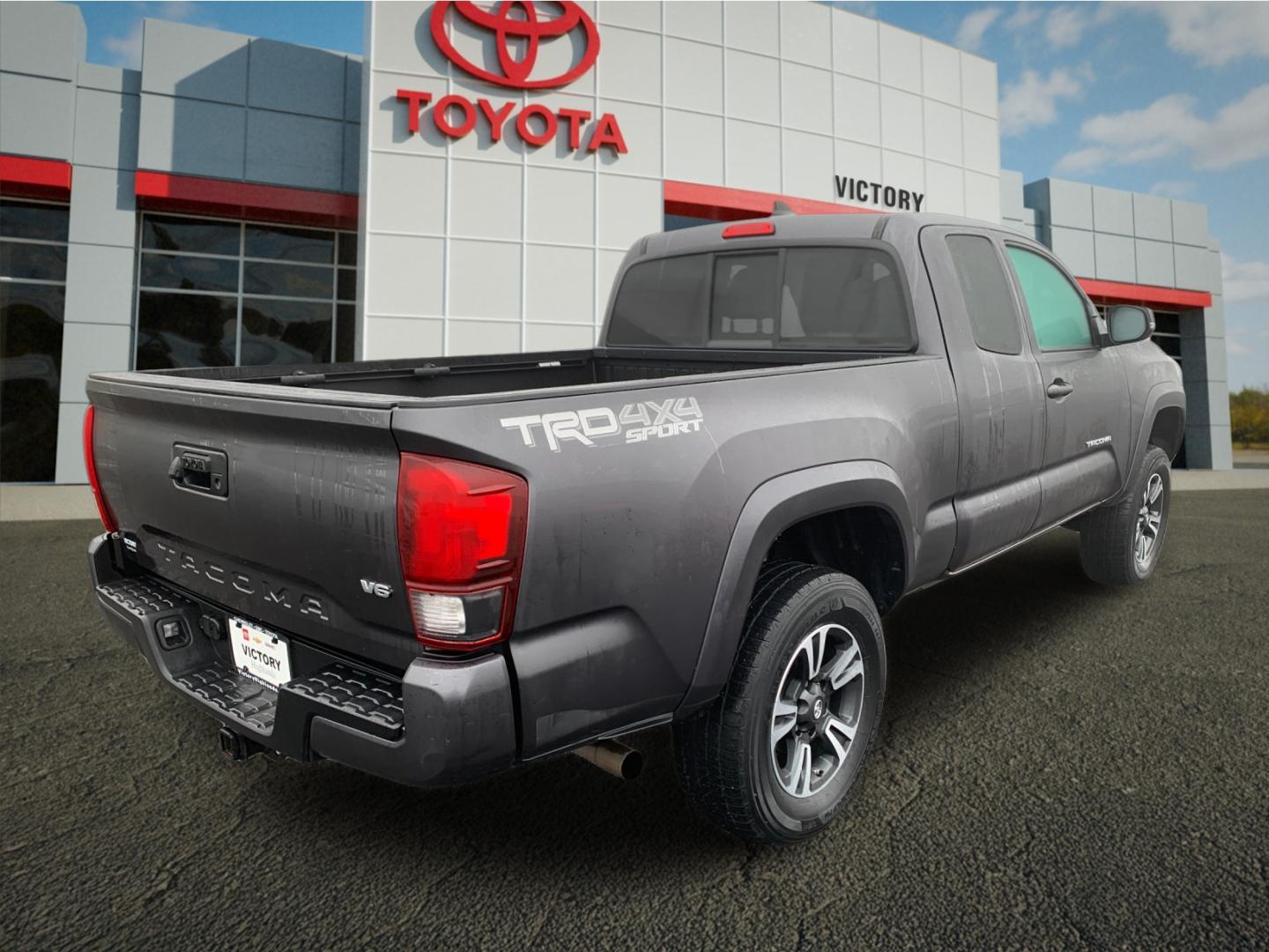 2019 Toyota Tacoma TRD Sport 4x4 Access Cab photo 3