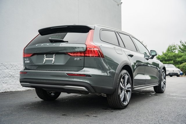 2026 Volvo V60 Cross Country B5 AWD Plus photo 4