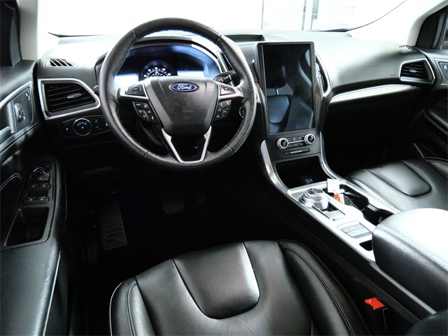2022 Ford Edge Titanium photo 4