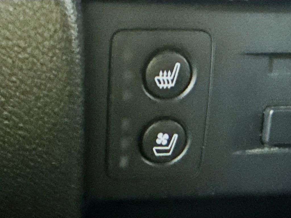 2016 Honda Pilot Elite photo 20