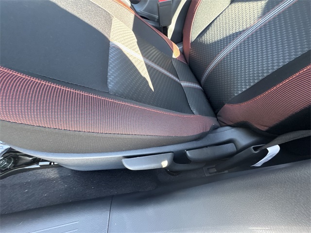 2025 Nissan Versa 1.6 SR photo 12