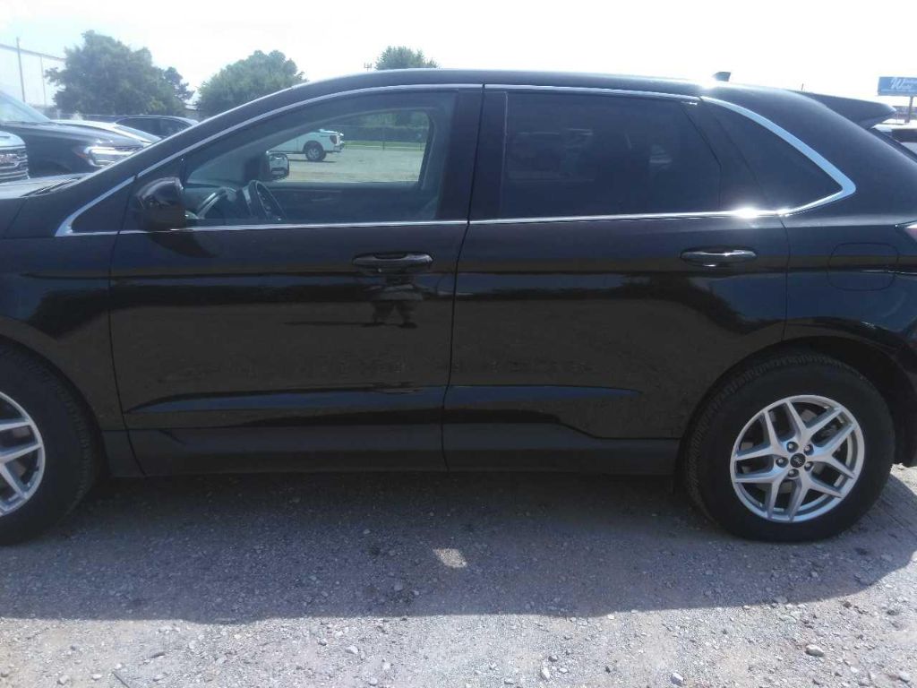 2023 Ford Edge SEL photo 3
