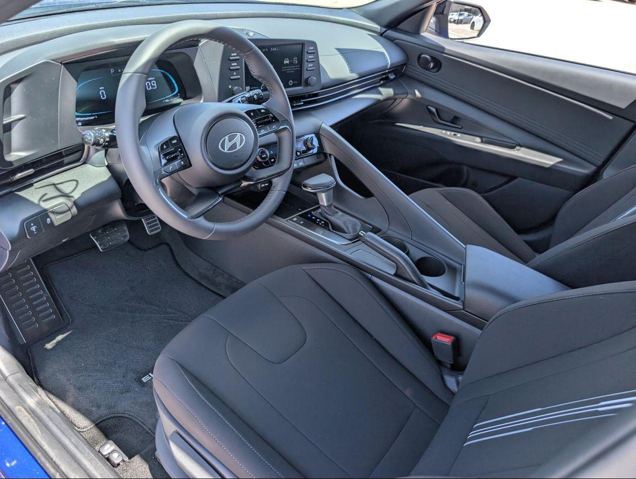 2025 Hyundai Elantra SEL Sport photo 8