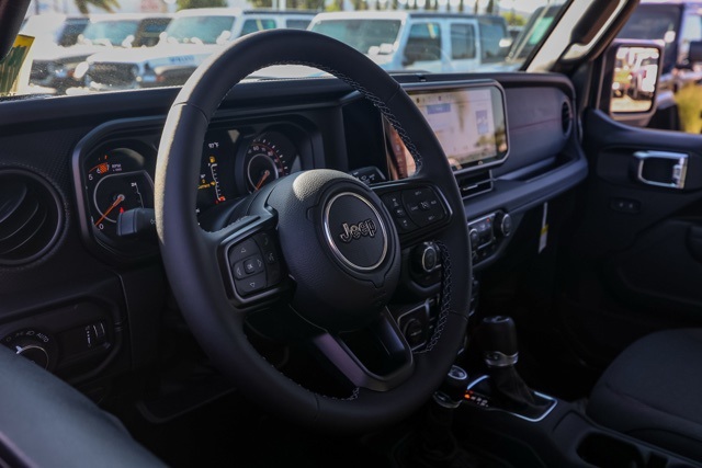 2025 Jeep Wrangler Rubicon photo 12