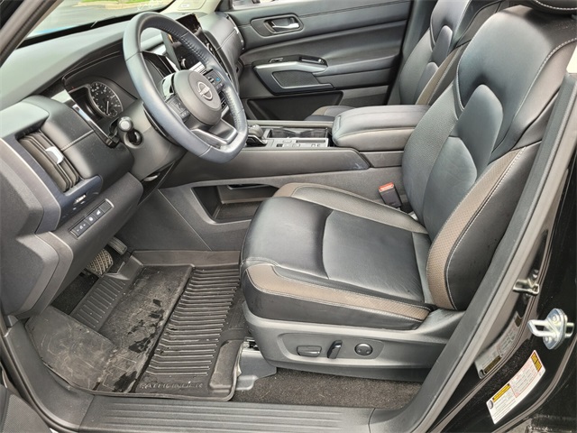 2024 Nissan Pathfinder SL photo 9