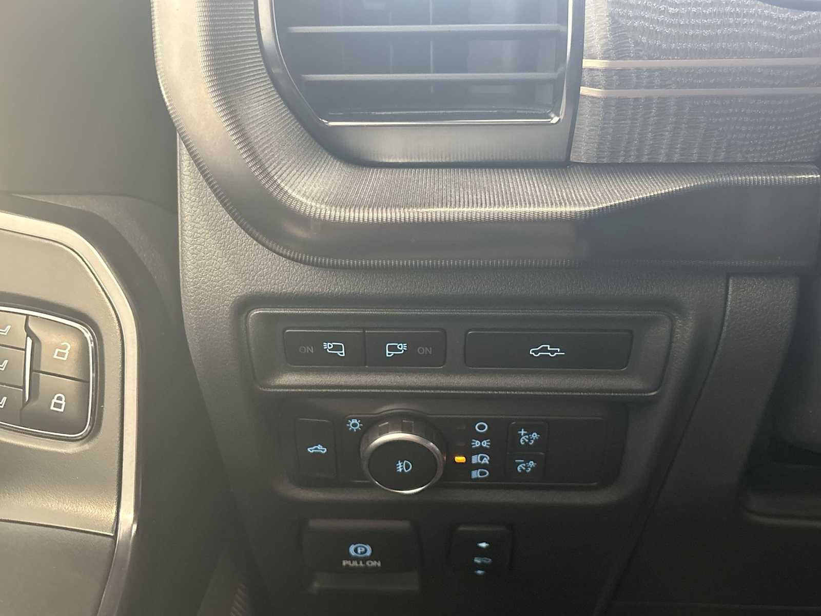 2022 Ford F-150 Platinum photo 16