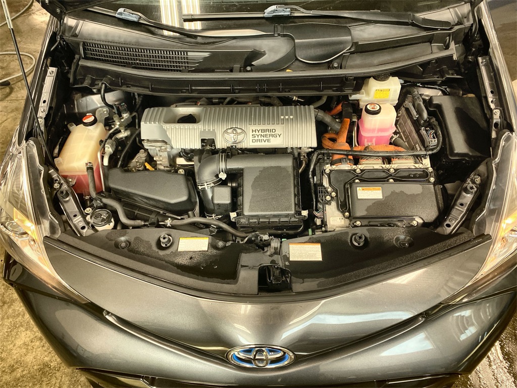 2017 Toyota Prius V Four photo 17