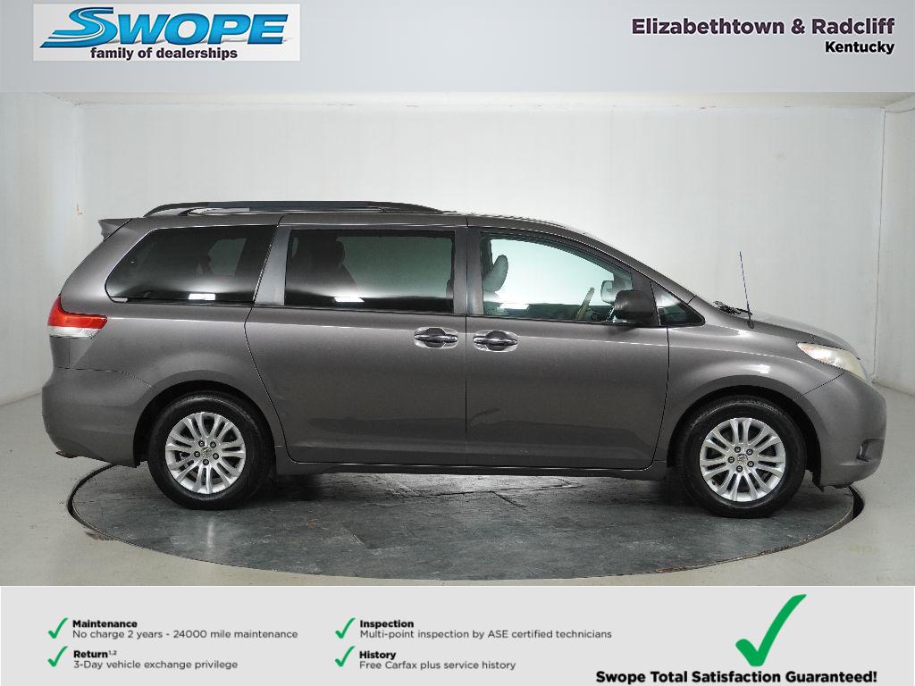 2014 Toyota Sienna XLE photo 2