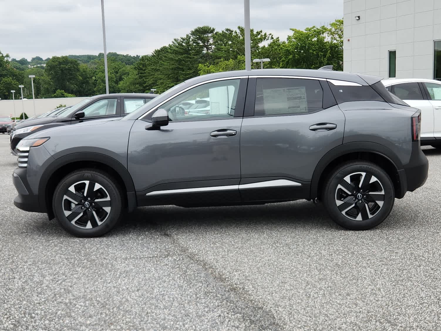 2025 Nissan Kicks SV photo 4