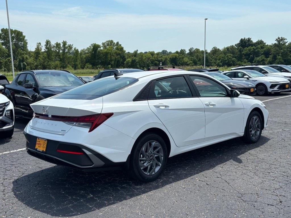 2025 Hyundai Elantra Hybrid Blue photo 3